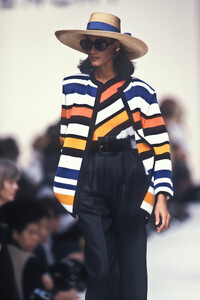 Givenchy1992WomenRTWSS33.thumb.jpg.c89e2679069a431ddd4e5a1ee42617d3.jpg