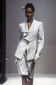 HanaeMori1993HauteCoutureSS20.thumb.jpg.566576fce752e236fd4a25120962bc43.jpg