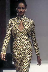 HanaeMori1993HauteCoutureSS25.thumb.jpg.80d88c9c242d88cfa55f8f6b82766c07.jpg