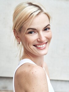 HelenBouchard1a7.thumb.jpg.50a05b34bf44db046986bfeabaac151c.jpg