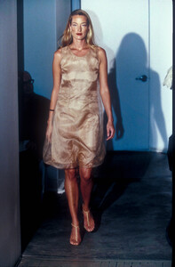 HelmutLang2000WomenRTW39.thumb.jpg.b8478abac657e10418edda4049c2183b.jpg