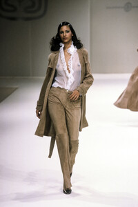 InesdelaFraissange1998WomenRTW11.thumb.jpg.429d4cb03d7627769f753219faf63464.jpg