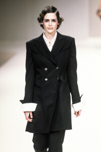 InesdelaFraissange1998WomenRTW2.thumb.jpg.a27f2af966fa199c4920c83a6a37dcf1.jpg