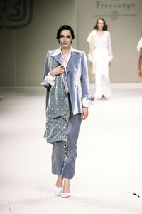 InesdelaFraissange1998WomenRTW44.thumb.jpg.7b08607014124608f30022e4a0e5fc6a.jpg