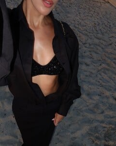 Iris_Mittenaere_in_Black_Bra_06-03-2024__2_.jpg