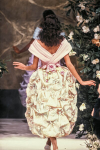 JeanLouisScherrer1988HauteCouture173.thumb.jpg.237cbffff8736755a5a3d8a6a45057fe.jpg