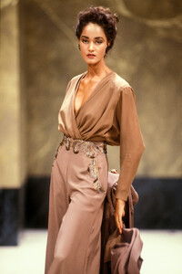 JeanLouisScherrer1988HauteCoutureFW11.thumb.jpg.d63bfb59281ee893af10e56a1af135da.jpg