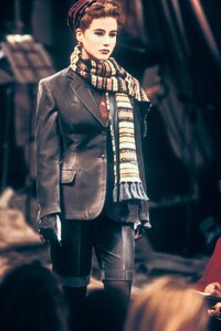 JeanPaulGaultier1990WomenRTW83.thumb.jpg.4672f2a6cf44fcf353a7726f4e280f07.jpg
