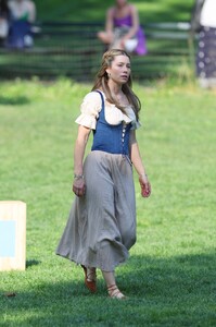 Jessica_Biel___Elizabeth_Banks_filming_scenes_for_movie___The_Better_Sist_0075.jpg