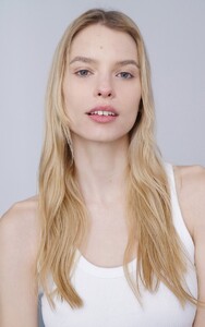 KarolinaWarzecha1b5.thumb.jpg.c5c91e5a114e40b4019b6d6d3637295d.jpg