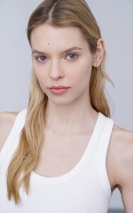 KarolinaWarzecha1b7.thumb.jpg.7d0e6537e0a486906271f64963cda67d.jpg