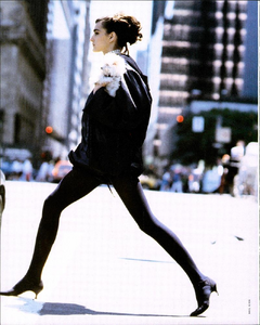 Kirk_Vogue_Italia_July_August_1990_09.thumb.png.6e727f62f763e83d4322a1e61bf9fe27.png