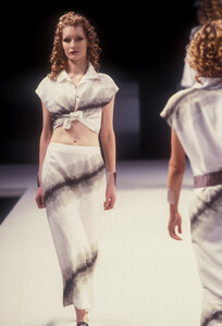 Krizia1997WomenRTW93.thumb.jpg.bd3947528bcd9874d99cdf44cdd2b320.jpg