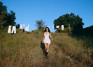Kylie-Jenner-Khy-Poplin-2024-Ad-Campaign02.jpg