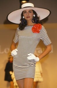 Louis_Feraud_Couture_SS1991_Vicky_Koulianou.thumb.jpg.f40dede37978a9ec35fed0cf9f4c1737.jpg