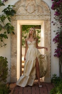 Lucetta-TaupeWindsor-6b.jpg