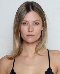 LuisaSondermeier1a4.thumb.jpg.d0aeeefd358601b0ad374f73939d21b7.jpg