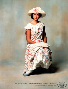 Marie_Claire_UK_June_1990_019.thumb.jpg.cb33bd18b1e2b7b946a2d844461b5879.jpg