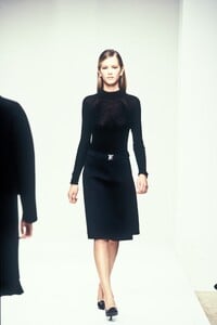 Prada1995WomenRTW106.thumb.jpg.f0caf1c8ea57b8ab5eeb10f2db58f680.jpg