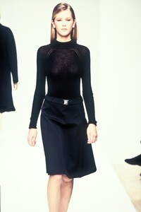 Prada1995WomenRTW107.thumb.jpg.f872d7c0538a1f230ec4a02b5639328c.jpg