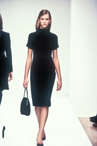 Prada1995WomenRTW117.thumb.jpg.0f9f6f564e5f1da315410df105b232c7.jpg