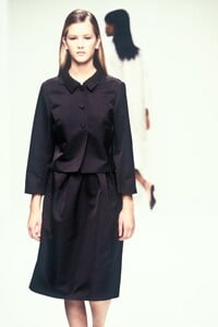 Prada1995WomenRTW128.thumb.jpg.9592bf4caad90a370a889cda001cac6e.jpg