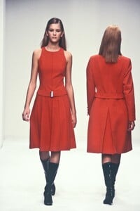 Prada1995WomenRTW69.thumb.jpg.d937ead8de5261185037344f4d8fd997.jpg