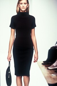 Prada1995WomenRTW85.thumb.jpg.ec99c3a8938ff1b56d22095bd32216fb.jpg