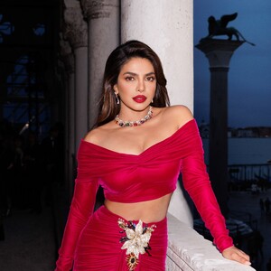 Priyanka_Chopra-Jonas_-_attends_the_Bulgari_Mediterranea_High_Jewelry_event_at_Palazzo_Ducale_281529.jpg
