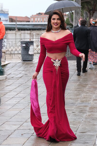 Priyanka_Chopra-Jonas_-_attends_the_Bulgari_Mediterranea_High_Jewelry_event_at_Palazzo_Ducale_282529.jpg