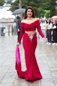Priyanka_Chopra-Jonas_-_attends_the_Bulgari_Mediterranea_High_Jewelry_event_at_Palazzo_Ducale_28429.jpg