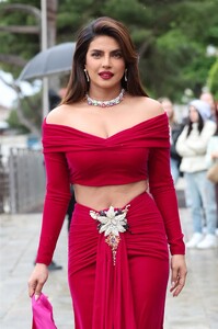 Priyanka_Chopra-Jonas_-_attends_the_Bulgari_Mediterranea_High_Jewelry_event_at_Palazzo_Ducale_28629.jpg