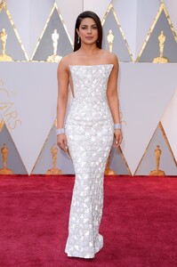 Priyanka_Chopra_at_The_89th_Annual_Academy_Awards_in_Hollywood2C_CA_26022017-1.jpg