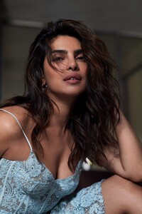 Priyanka_Chopra_for_US_Elle__Digitial_Edition__May_2023_28529.jpg