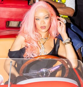Rihanna---A$AP-Rocky-X-Puma-pop-up-shop-during-Miami-race-weekend-03.jpg