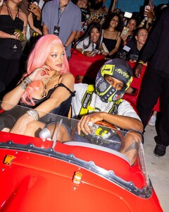 Rihanna---A$AP-Rocky-X-Puma-pop-up-shop-during-Miami-race-weekend-06.jpg