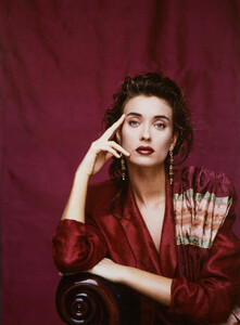 Roberto_Verino_1989_Olatz_Lopez_by_Paco_Navarro_02.thumb.jpg.a959b2ff43ad55bf5b5c8cdfc2bcec76.jpg
