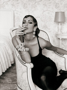 Roberto_Verino_FW1991_Yasmeen_Ghauri_by_Jacques_Olivar_03.thumb.jpg.757b4c7158ffe64388f9cfaf8ab5ea71.jpg