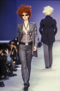 RomeoGigli1995WomenRTW23.thumb.jpg.cc9af94a692cf6a545053fc267e65091.jpg