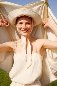 Tanya-Ruban-Blow-models-25.thumb.jpg.b1a8cf5f2784073ccb9b555747610929.jpg