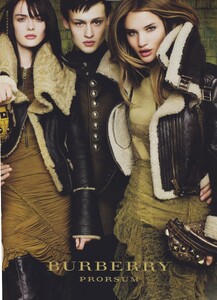 Testino_Burberry_Fall_Winter_2010_11_02.thumb.jpg.17e7e0a00fcde5eb7aa8680da6eb9255.jpg
