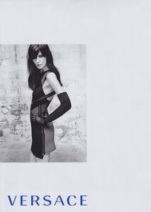 Testino_Versace_Fall_Winter_2010_11_03.thumb.jpg.41f5aa4560b038ba8c875364de1e5d0b.jpg