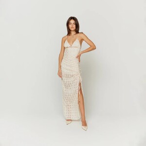 VOL23117_HERA_APPLIQUE_DRESS_1.thumb.jpg.8373c02a48d111686d7f94e4430f0b2c.jpg