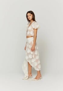 VOL23190SCATTEREDSHELLSAPPLIQUEBLOUSE2_f037adc9-b2cd-4d14-8e0f-89fa91123603.thumb.jpg.fb2f2e1b43168bec0b75261c454a4434.jpg