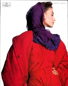 Valentino_Couture_FW1989_Aly_Dunne_11.jpg