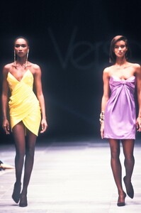 VersaceSS199013.thumb.jpg.f4776fb26050035027baee2bc2b90445.jpg