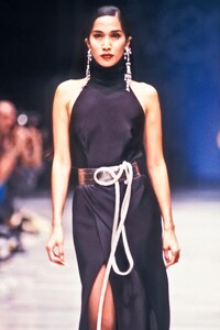 VersaceSS199020.thumb.jpg.59b46311320df3163ae238da409ab5f3.jpg