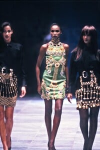 Versace SS 1990 22.jpg