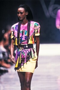 Versace SS 1990 24.jpg