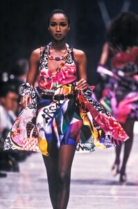 VersaceSS199034.thumb.jpg.aceb4401529fe4ddee88899de118bbce.jpg